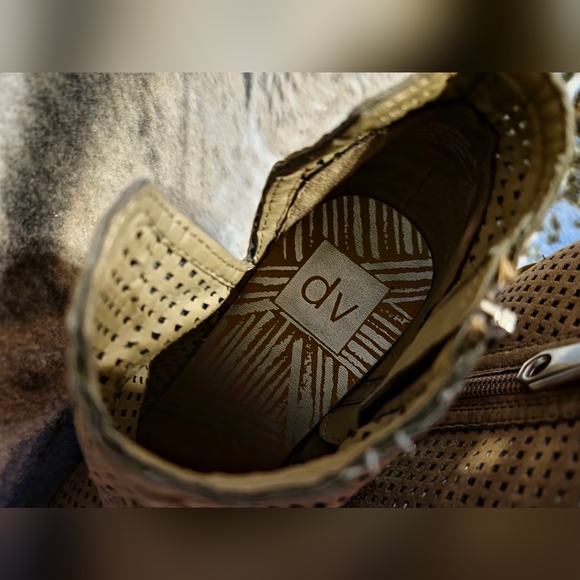 DOLCE VITA Chunky Heel Laser Cut Wedge Ankle Boots Size 7 - Picture 8 of 11